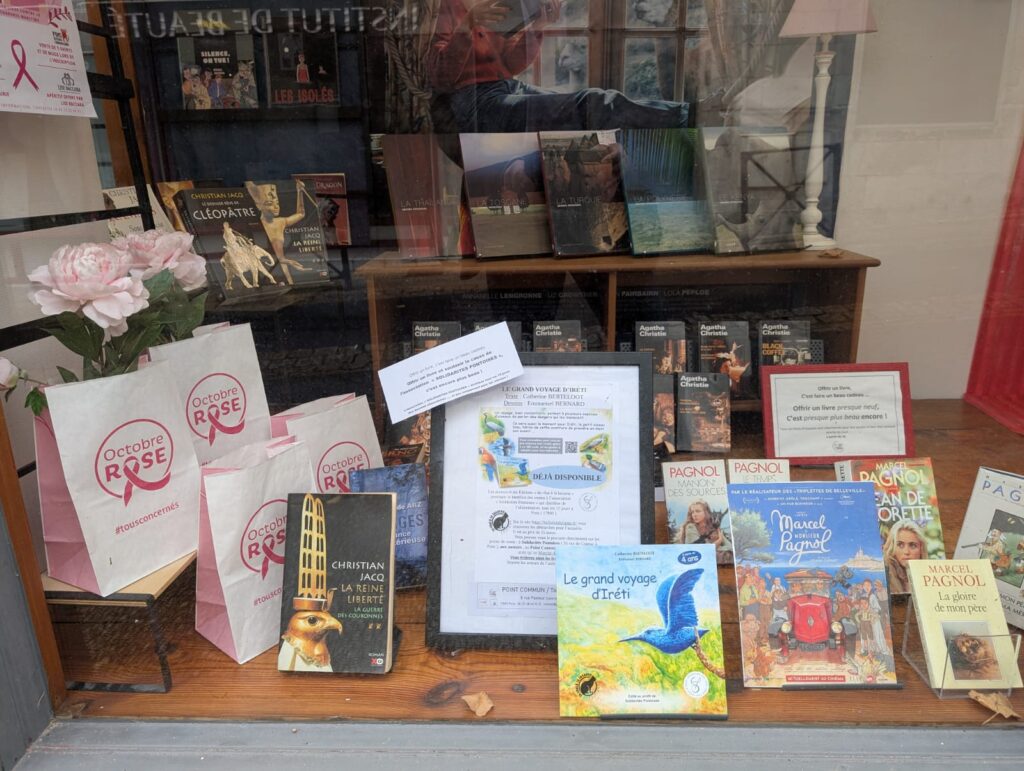 Iréti dans la vitrine de "point commun" à Pons